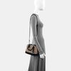 [Gebraucht] Revel 24 Klassische Monogramm Jacquard-Stoff- und Leder-Schulter-Crossbody-Tragetasche Medium - Ausgezeichnet #4YZQ8Z