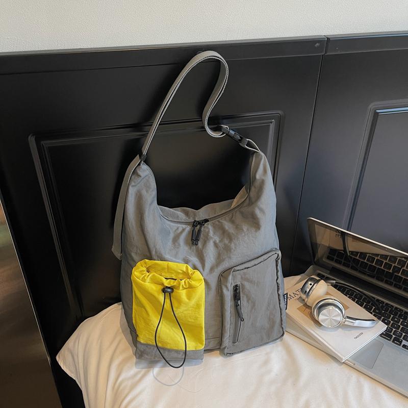 Borsa a Spalla Grande Capacità con Cuciture Colorate Borsa a Tracolla Leggera da Donna con Tasche Multiple