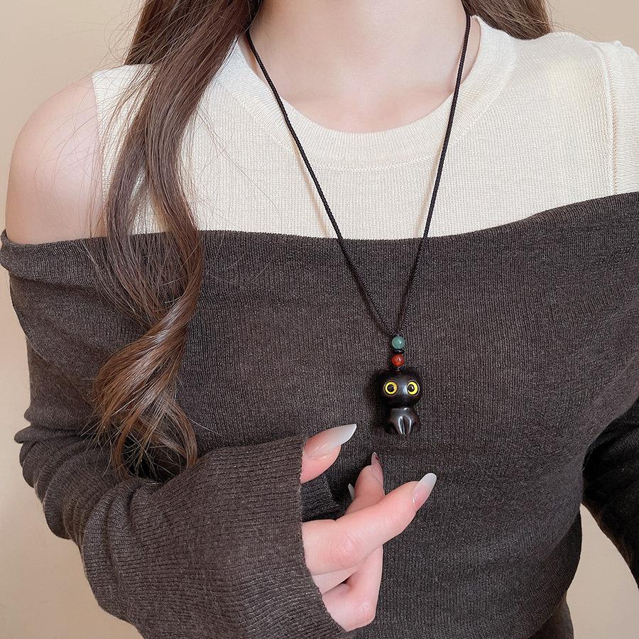 High-End Women's Retro Oval Geometric Resin Necklace