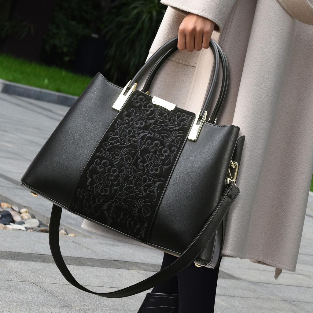 Women'S Handbag Fashionable Large-Capacity Bag Women'S High-End Commuter Women'S Bag Simple Temperament Tote Bag