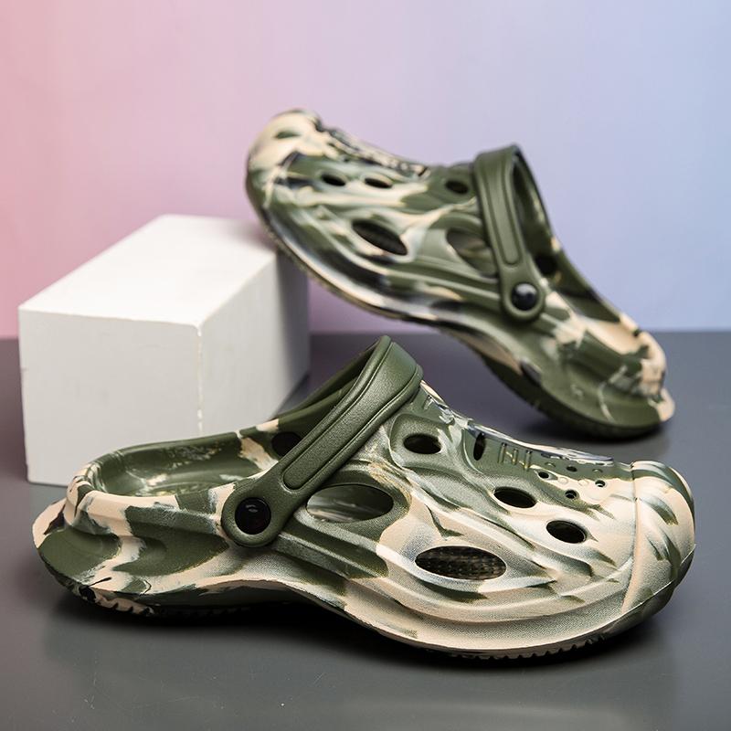 Fashion Claccis Men Slippers 2025 Men Summer Beach Shoes Women Outdoor Shoes Camouflages Slide Sandals Summer Couples Garden Clogs