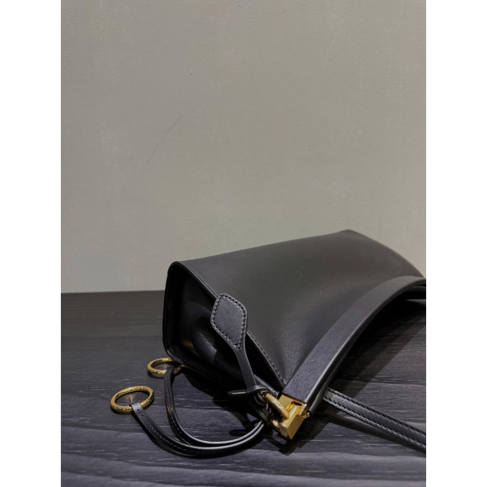 French niche design minimalist style cowhide shoulder armpit bag commuting simple fashion versatile women's fashion baguette bag