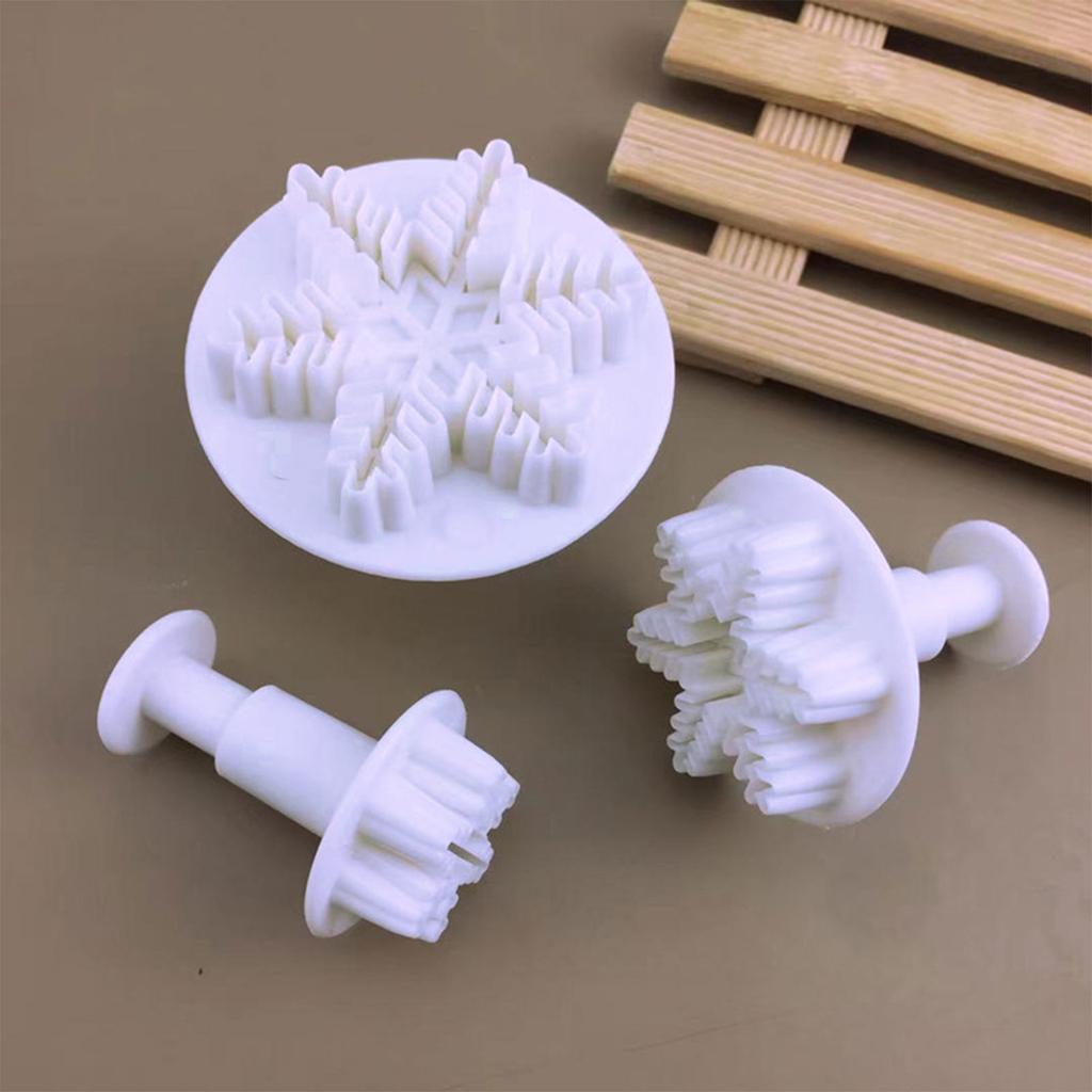3pcs Snowflake Baking Mold Kitchen Biscuit Cookie Cutter Pastry Plunger 3D Stamp Die Fondant Cake Decorating Tools