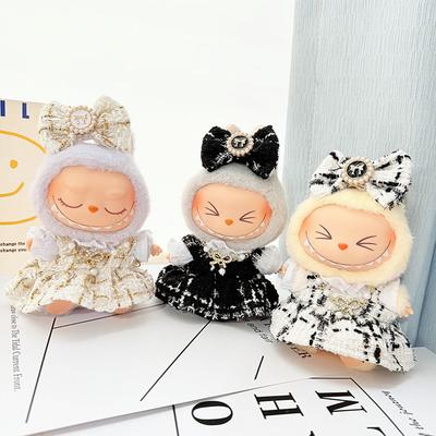 Luxuriöses Kleiderset für 17 cm Labubu-Puppen mit Mini-Kleid mit Goldfadenverzierungen und Perlen-Accessoires Elegante Puppenoutfits