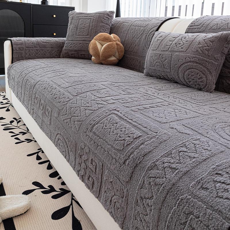 Festive Red Comfort Cotton Velvet Sofa Cover Non-Slip Wedding Decoration New Winter Thickened High-End Cushion Sofa Cover 70x70cm