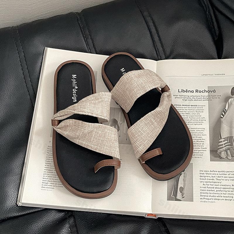 Woman Slippers 2026 Summer Flat Flip Flops Outdoor Beach Vacation Sandals Female Open Toe Lightweight Comfort Fashion Slippers