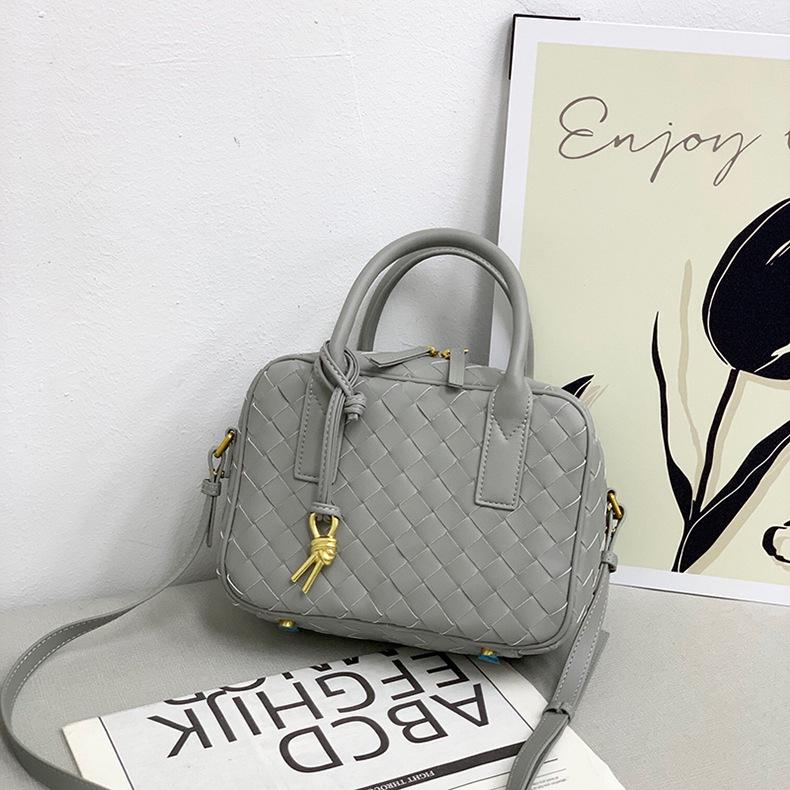 

Женская сумка-коробка квадратной формы из натуральной кожи ручной работы 2024 года — ручная сумка, сумка через плечо, сумка-мессенджер, сумка для поездок на работу и сумка-бостон 23.5*17.5*10 cm