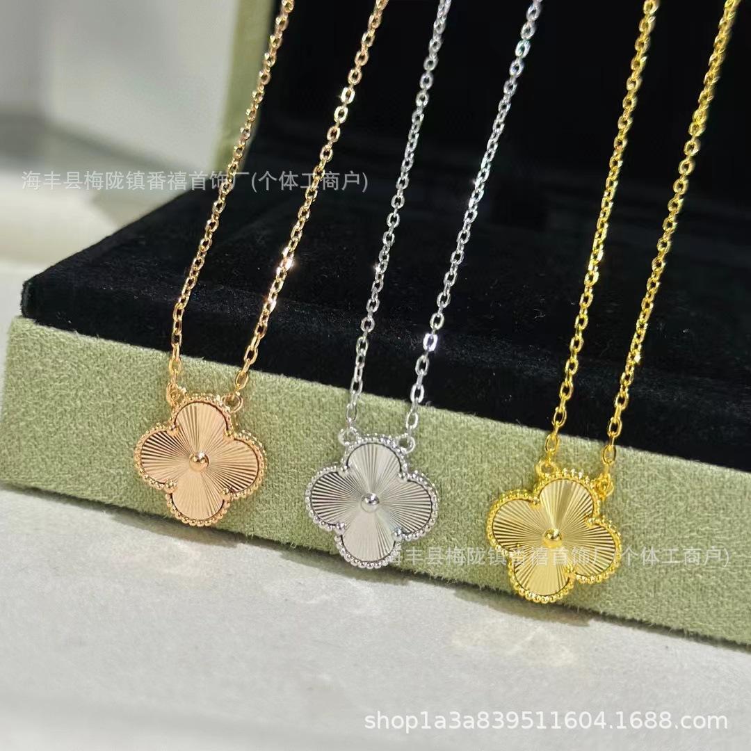 Vierblättrige Kleeblatt Goldkette - Modische Laser-Gravierte Schlüsselbein Kette Bestseller Laser Necklace - Rose Gold gray