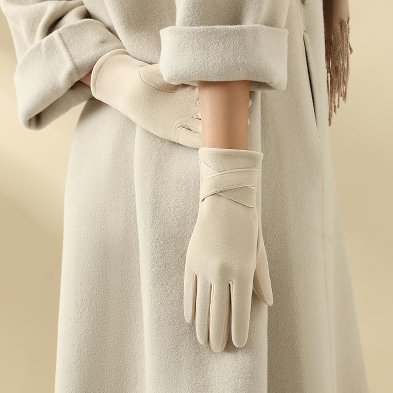 A Pair of Warm Gloves with Velvet To Prevent Cold, Suitable for Girls' Winter Windproof Cycling and Driving