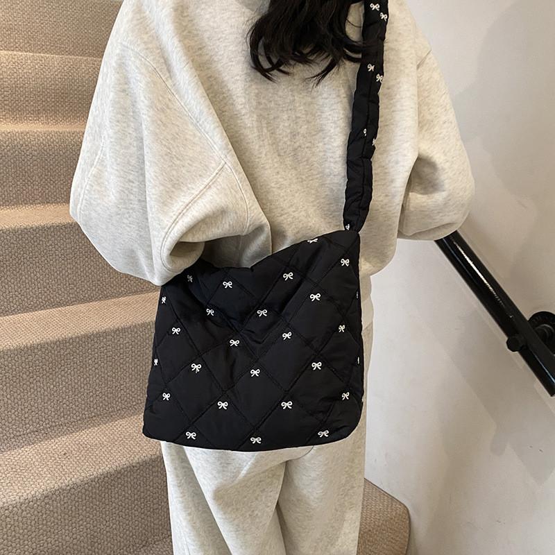 Stylish Handbag With Bow Accent And Quilted Fabric Ideal For Casual Outings And Looks Urban