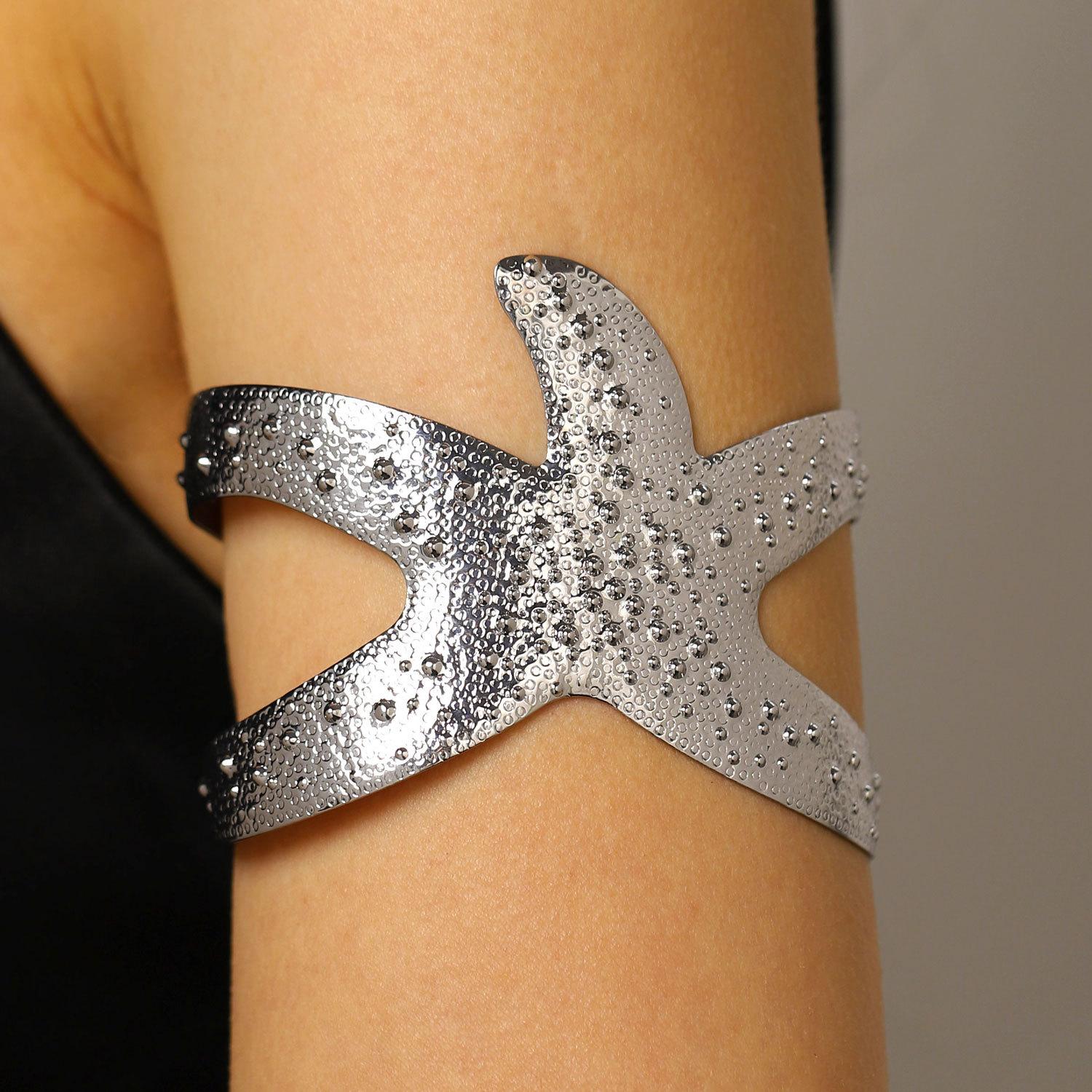 Personalized Geometric Metal Large Starfish Arm Bangles for Women Ladies Bohemian Hammer Texture Bracelets Jewelry Accessories