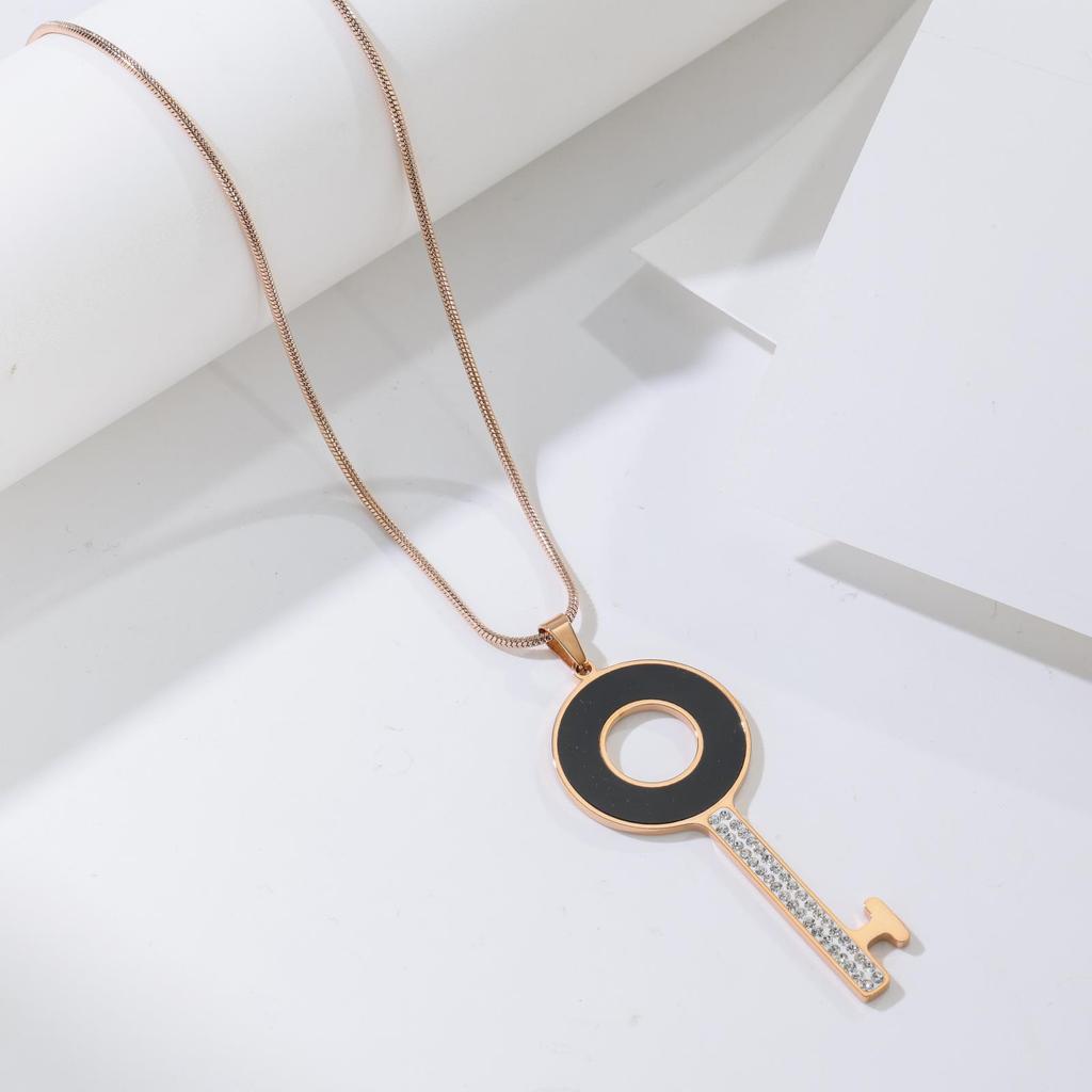 Roman Diamond Hollow Key Necklace Women'S Rose Gold Autumn And Winter Sweater Chain Long Titanium Steel Pendant Necklace Color Retention