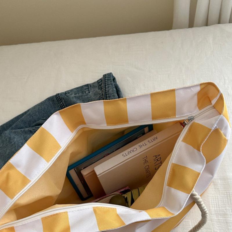 Striped Zipper Outer Bag for Outdoor Travel and Vacati, Waterproof and Sand Resistant Canvas, Cvenient Folding Beach Bag