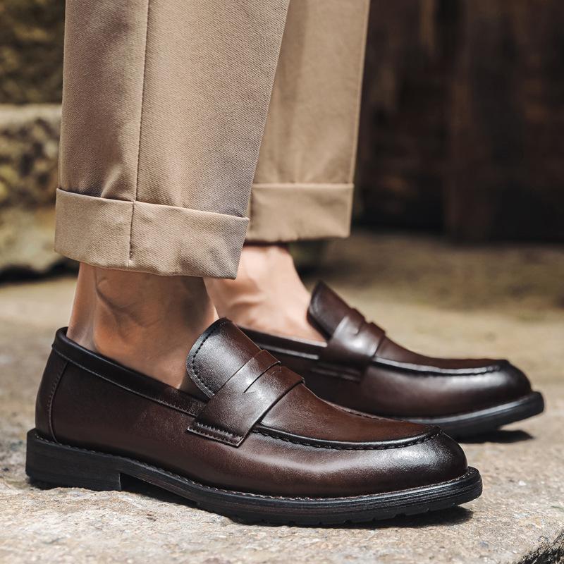 

2024 new men s casual fashion versatile leather shoes breathable height increase pointed youth one-pedal shoes 18883-J 46 світло-коричневого кольору