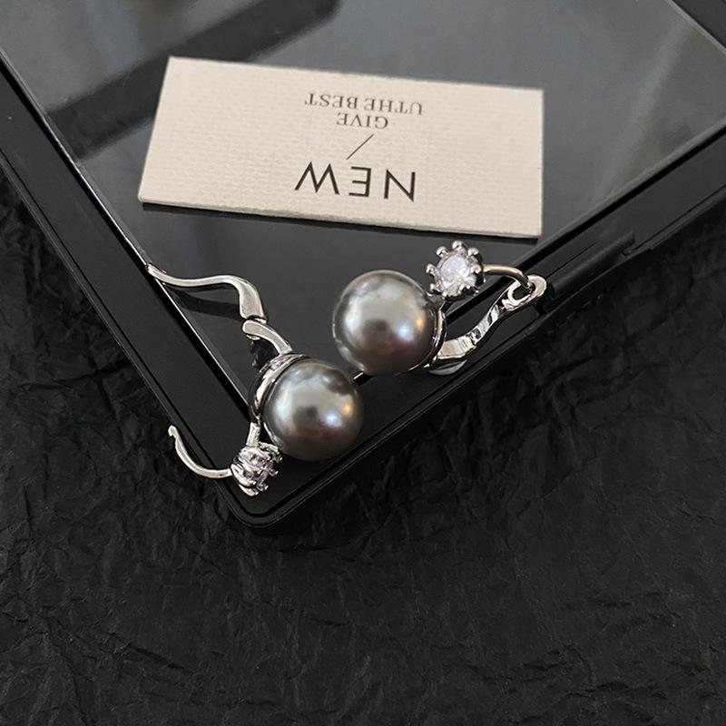 Silver Gray Pearl Earrings Niche Design High Sense Exquisite Small Earrings Personality Simple Cold Stud Earrings