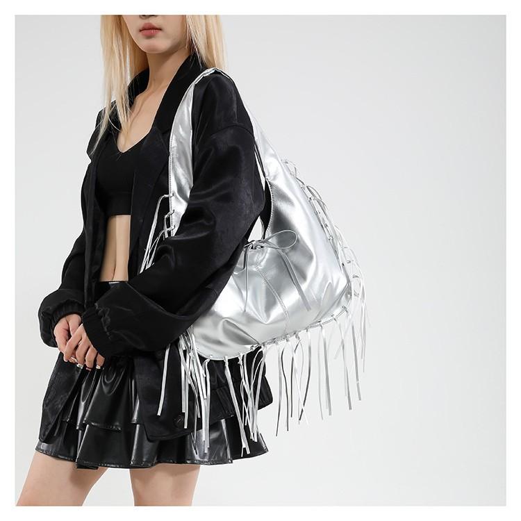 Retro bag women's large-capacity new autumn and winter niche shoulder underarm bag fringed tote bag