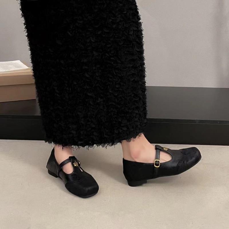 Camellia retro style Mary Jane shoes women's spring and autumn new soft-soled metal buckle with shallow mouth square head single shoes