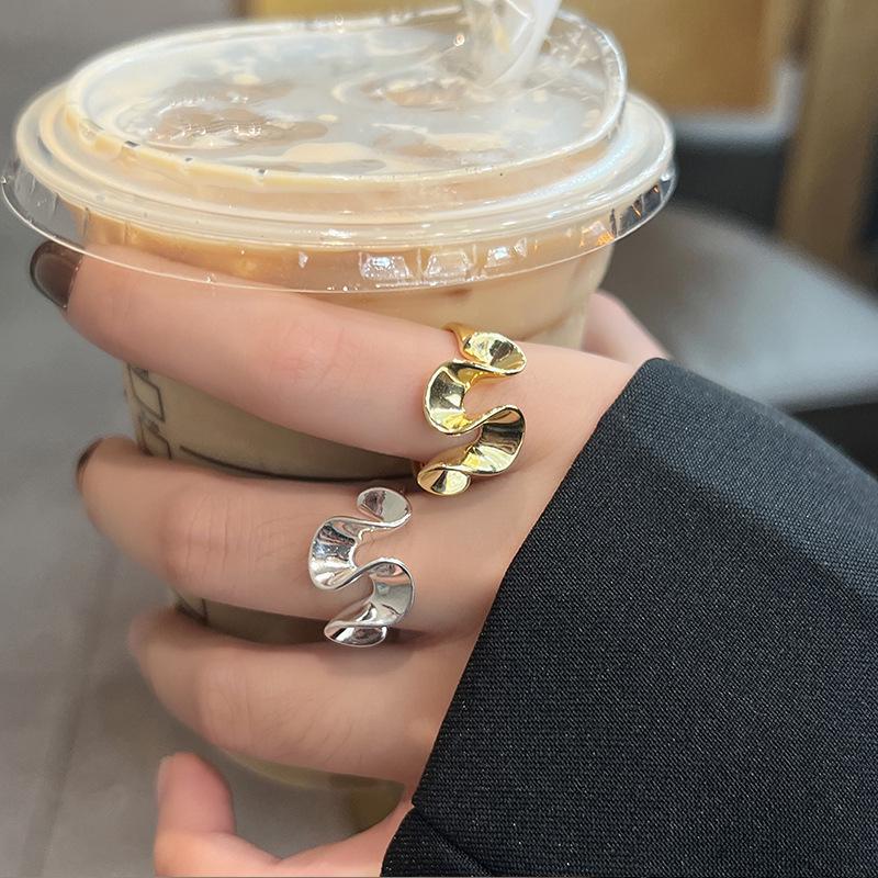 Women's Luxury Metallic Texture Adjustable Ring: Irregular Design for Socialite Style