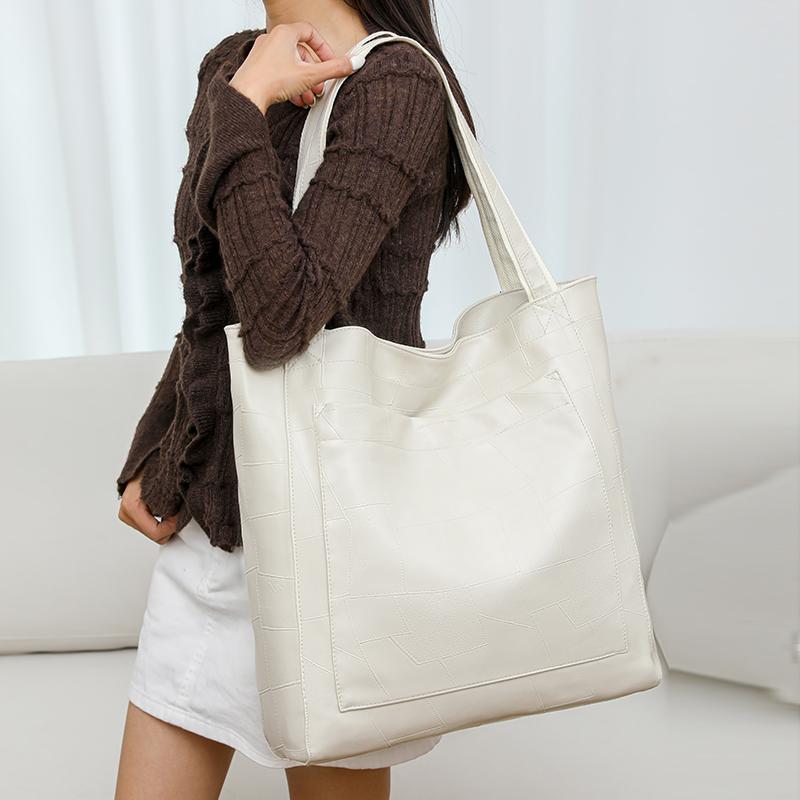 Женская сумка-тоут средней выдержки из мягкой кожи большой вместимости через плечо — фото 19