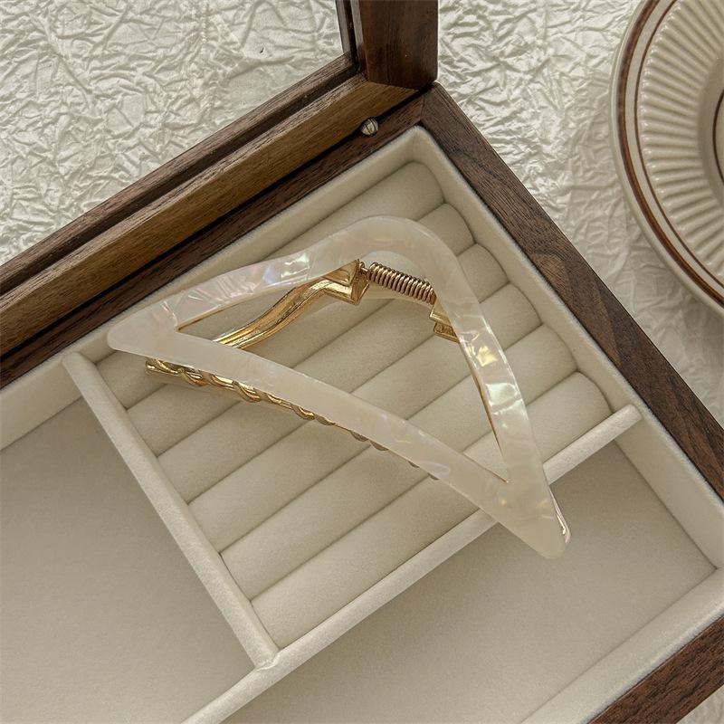 Elegant Oversized Retro Acetate Hairpin: Exquisite Korean Shark Clip for Women
