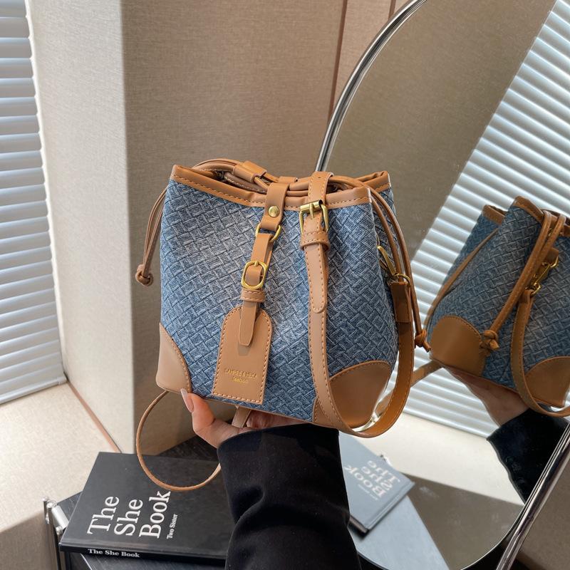 

Нішевий дизайн, контрастний колір, човник, поясна сумка-відро, маленька жіноча сумка, нова модна та універсальна повсякденна сумка через плече 2024 року, сумка-месенджер синій