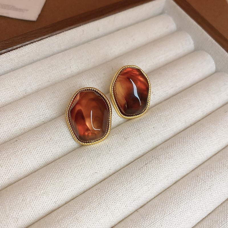 Maillard style retro tiger's eye stone round earrings women's autumn and winter high-end stud earrings small exquisite Internet celebrity jewelry