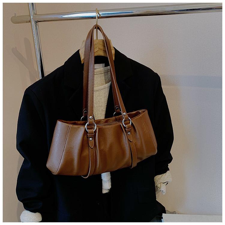 Ielgy Large-Capacity Retro Niche Messenger Bag Pleated Western Style One-Shoulder Work Commuter Bag