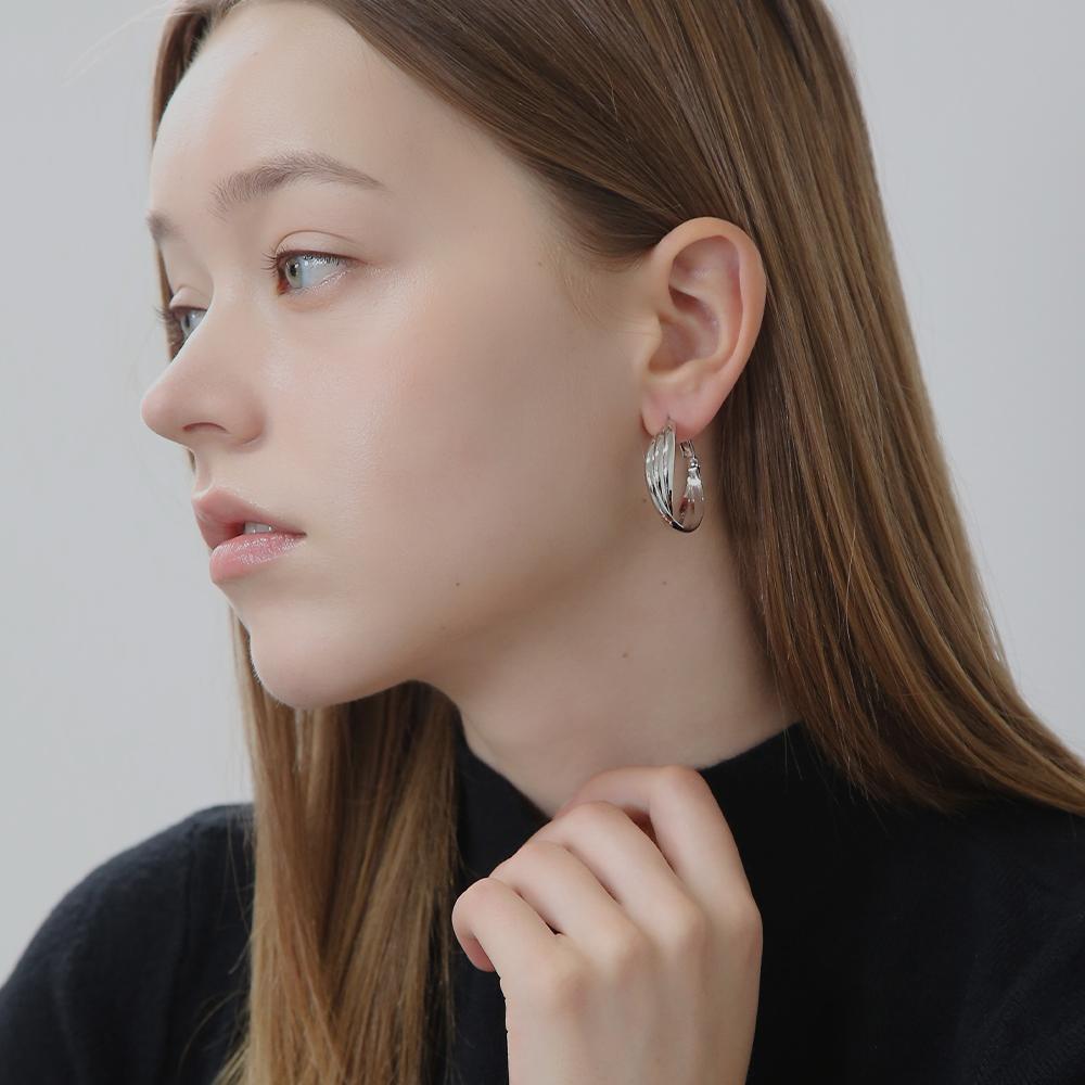 Dieuamour Ocean Curve One-Touch Earrings