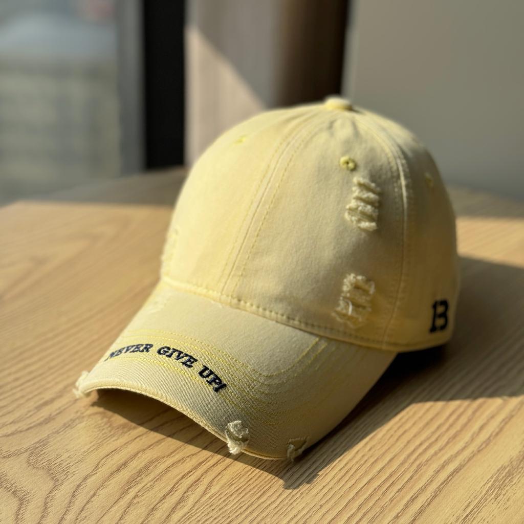 Korean-style personalized ripped baseball cap with frayed edges, super cool soft-top duckbill cap, fashionable casual trendy brand couple's baseball