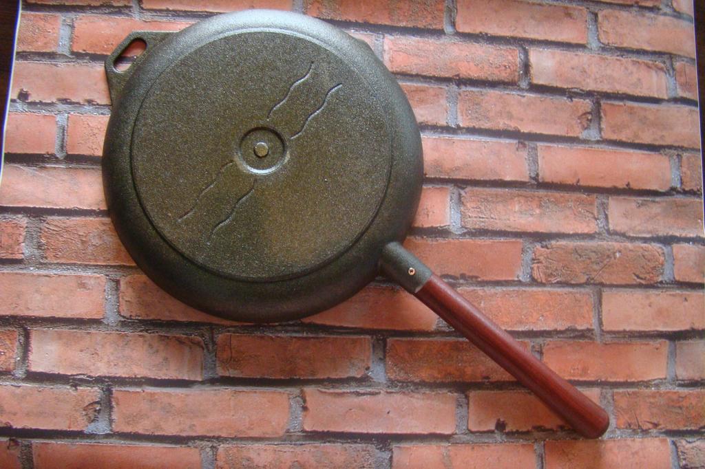 Cast iron frying pan 25cm