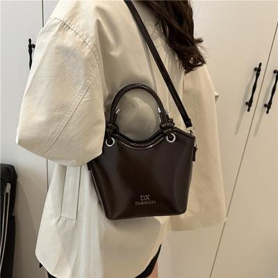 New Simple and Popular Small Bag Women's Spring and Summer Versatile Fashion Messenger Bag Casual Portable Bucket Bag
