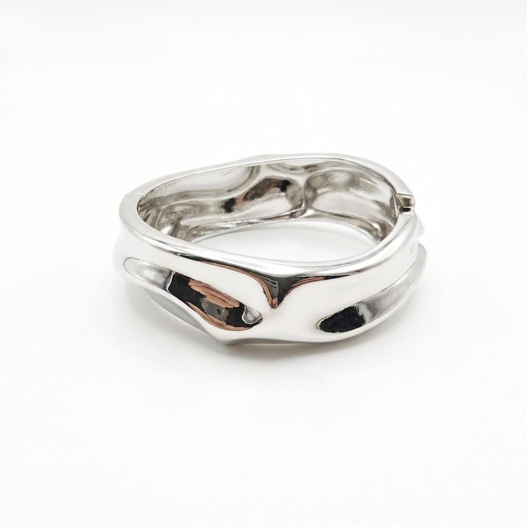 Elegant European-American Irregular Smooth Gold Alloy Bracelet