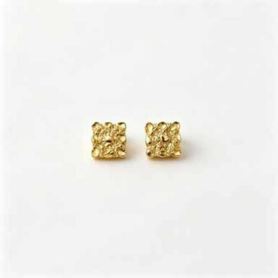 Vintage Textured Stud Earrings: European and American High-End Fashion, Versatile Everyday Luxury