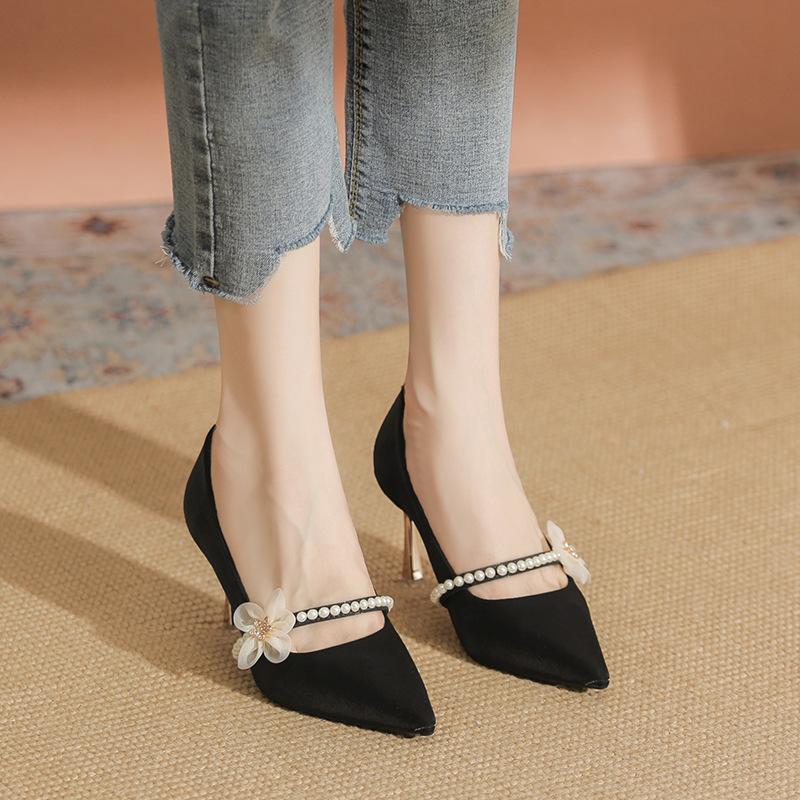 

Атласные свадебные туфли жемчужный ремешок на одно слово высокий каблук женские 2025 новые туфли-стилет туфли для помолвки 39