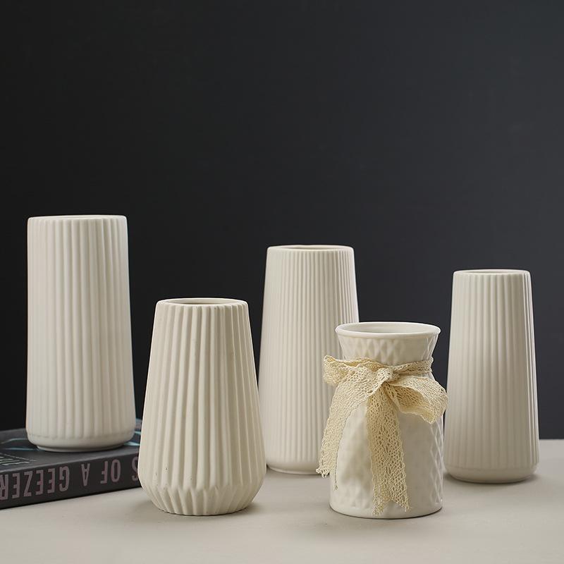 Nordic Light Luxury White Ceramic Vase: Creative European-Inspired Design for Elegant Flower Arrangements