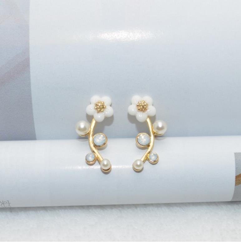 B119 Korean new shell flower pearl stud earrings, simple branch earrings, temperament fashionable OL earrings women
