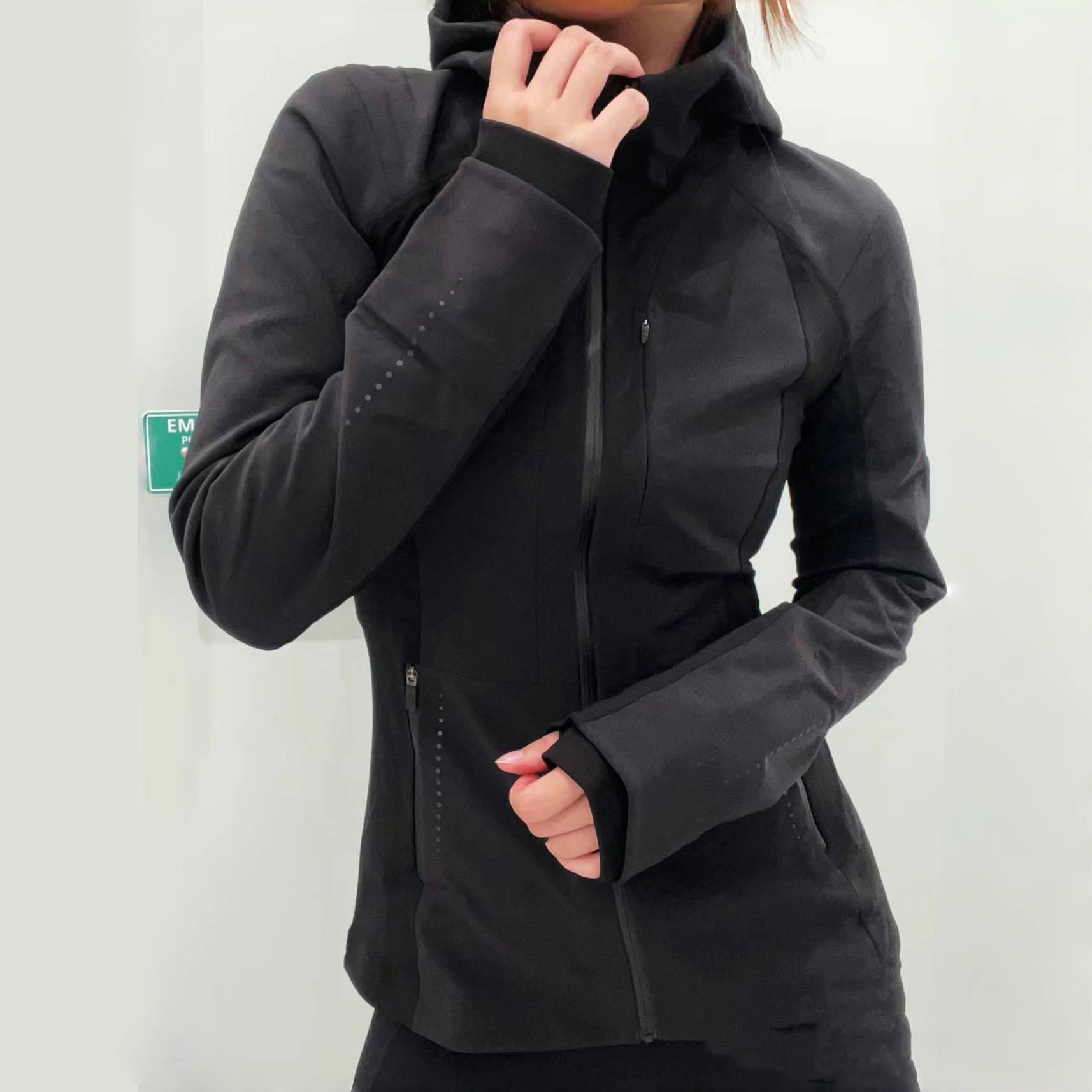 

Зимняя Новая Водонепроницаемая Куртка Софтшелл с Капюшоном Приталенная Спортивная Куртка Флисовая Куртка M