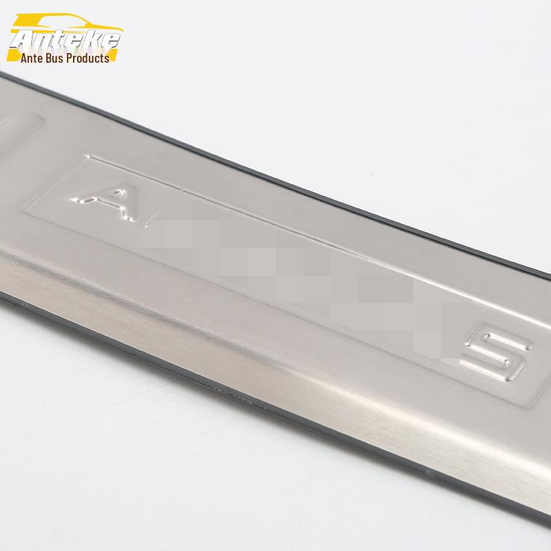 Kompatibel mit 16 Arrizo 5-Modellen: Heckschutzplatte aus Edelstahl und Pedalaufkleber zum Schutz des Kofferraums