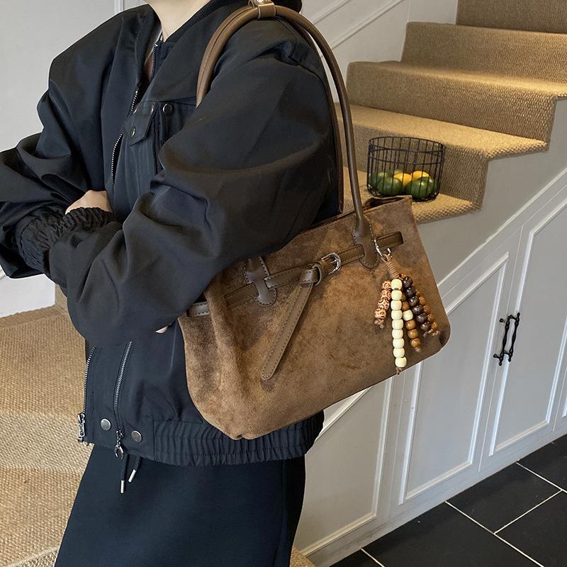 Autumn and Winter Retro Large-capacity Suede Bag Women's New High-end Commuting Shoulder Portable Tote Bag