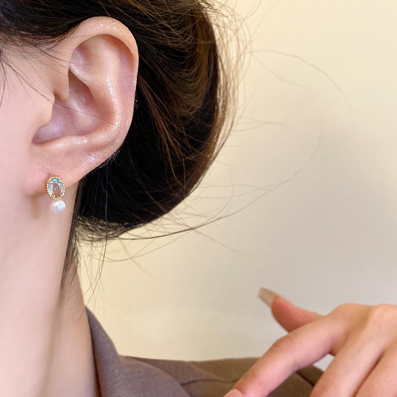 

Chic and Unique High-End Mosquito Coil Disc Ear Clips: Sweet, Spicy, Elegant, and Cool Style Earrings