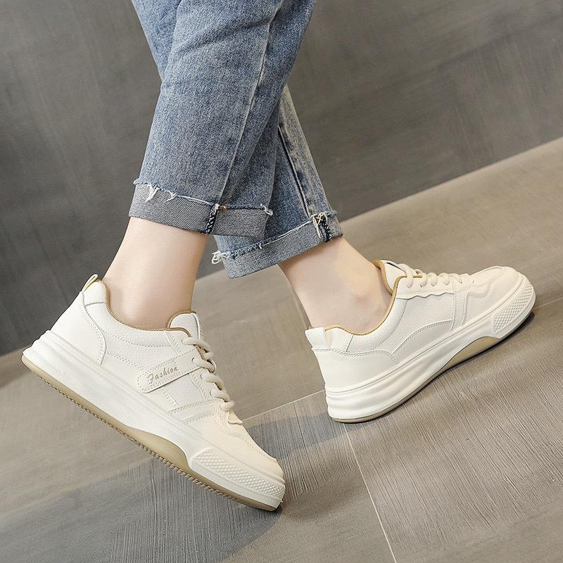 Women's College-Style White Lace-Up Sneakers, Spring 2026 - Trendy, Fashionable, Flat-Sole, Casual Sports Shoes.