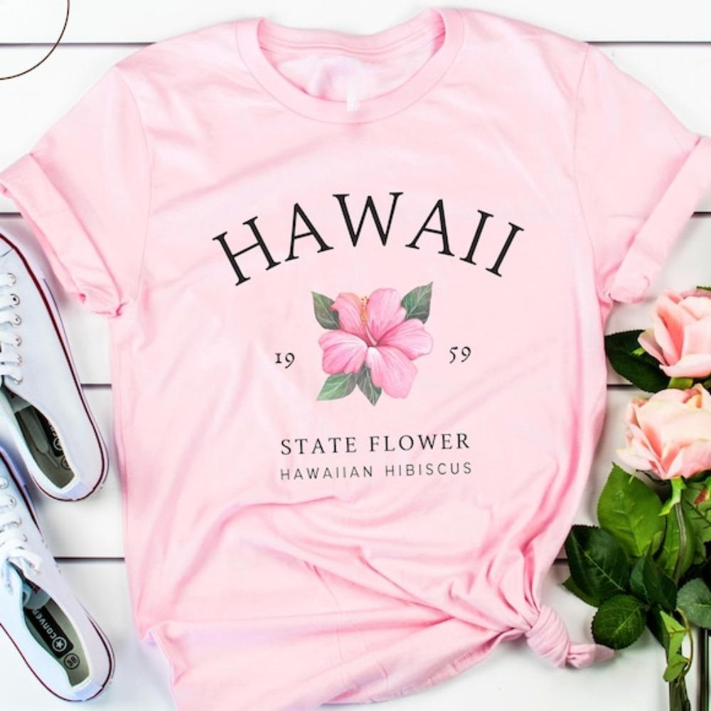 Women's Hawaiian-style T-shirt, Soft and Comfortable, Short-sleeved Summer Top with Tropical Pink Floral Pattern Graphic Tshirts