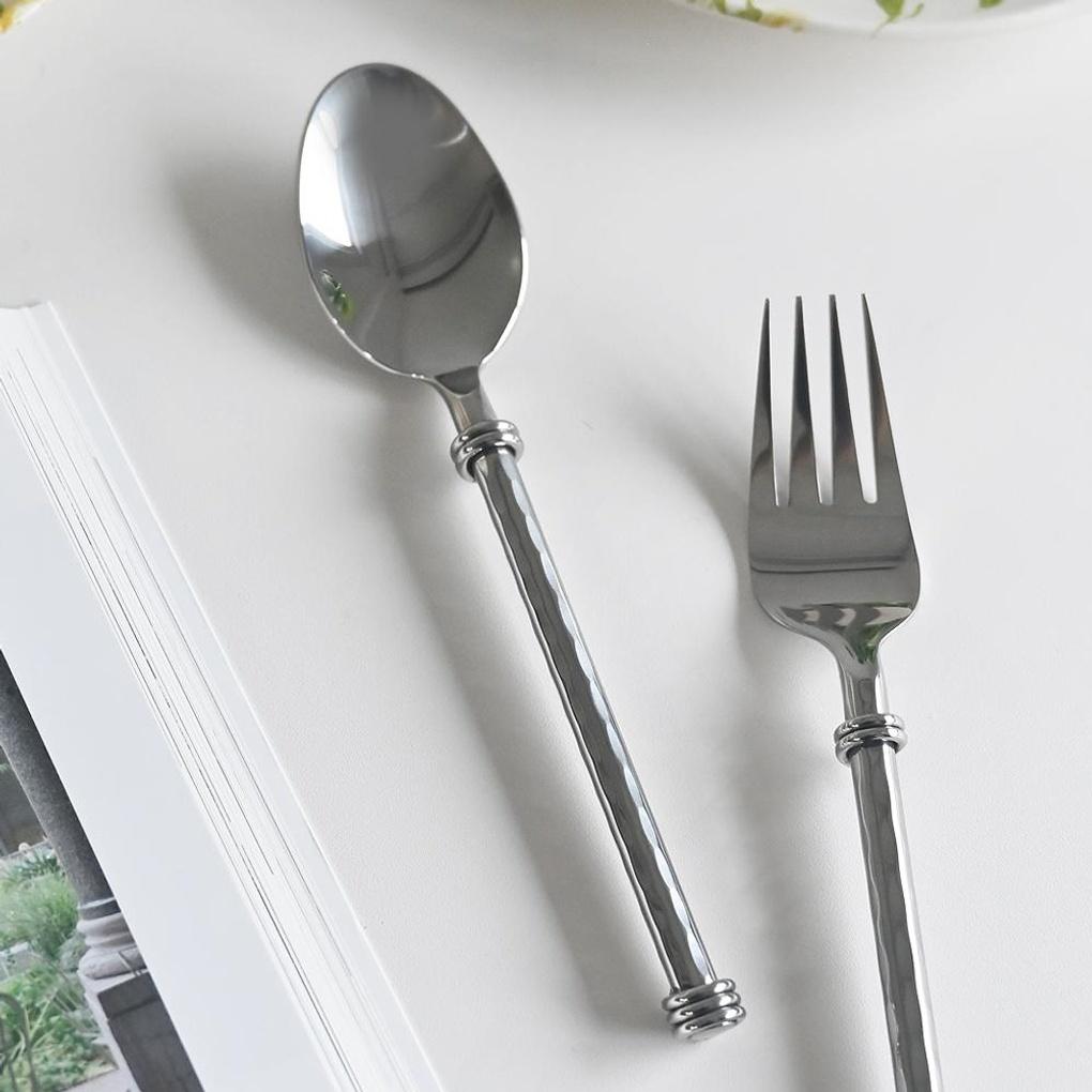 Столовая ложка из нержавеющей стали с тройным кольцом и витым узором