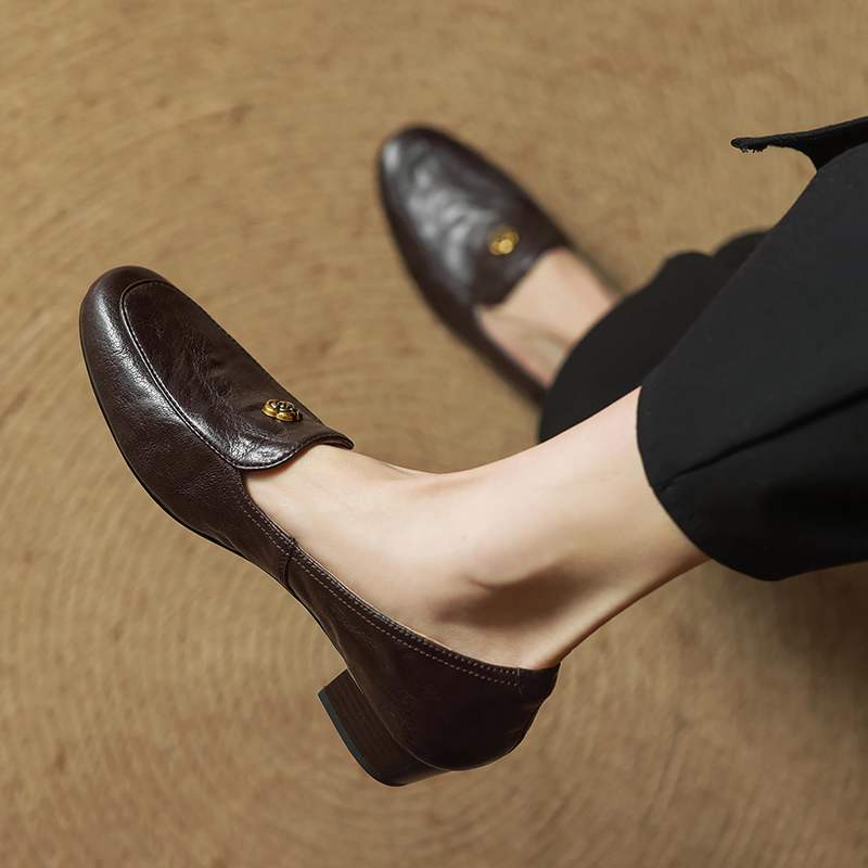 Krazing Pot Sheepskin Fashion Summer Spring Autumn Summer Slip on Women Round Toe Med Heels Metal Flowers Pleated Style Loafers