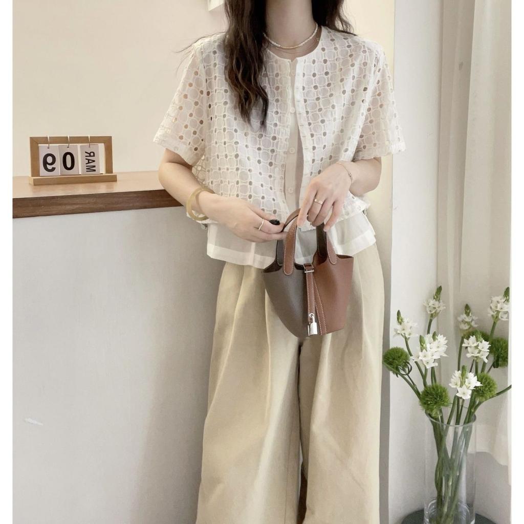 Summer New European Hook Flower Hollow Out Fake Two-piece Short Sleeved Shirt for Women's Summer Design Sense Shirt