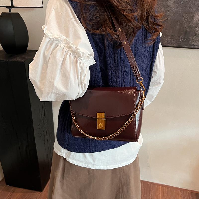 2025 New Fashion Retro Flip Organ Bag, Premium Sense Underarm Locomotive Bag Shoulder Bag Trend