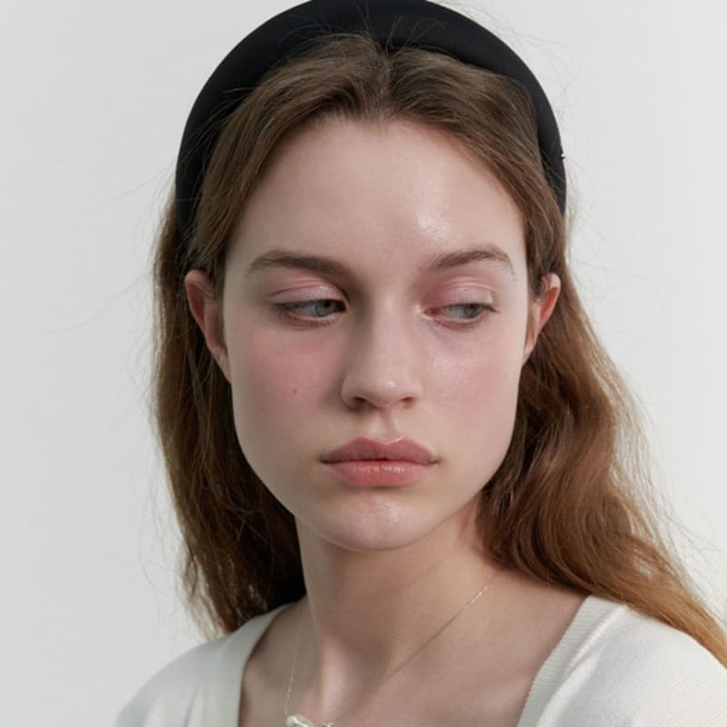 LOVE ME MONSTER Essential Satin Padding Headband L (L241MHA030)