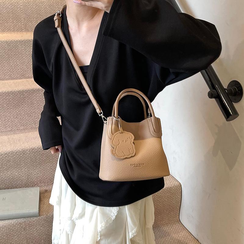 Ms. Bao's New Versatile Messenger Bag Fashionable Portable Bucket Bag