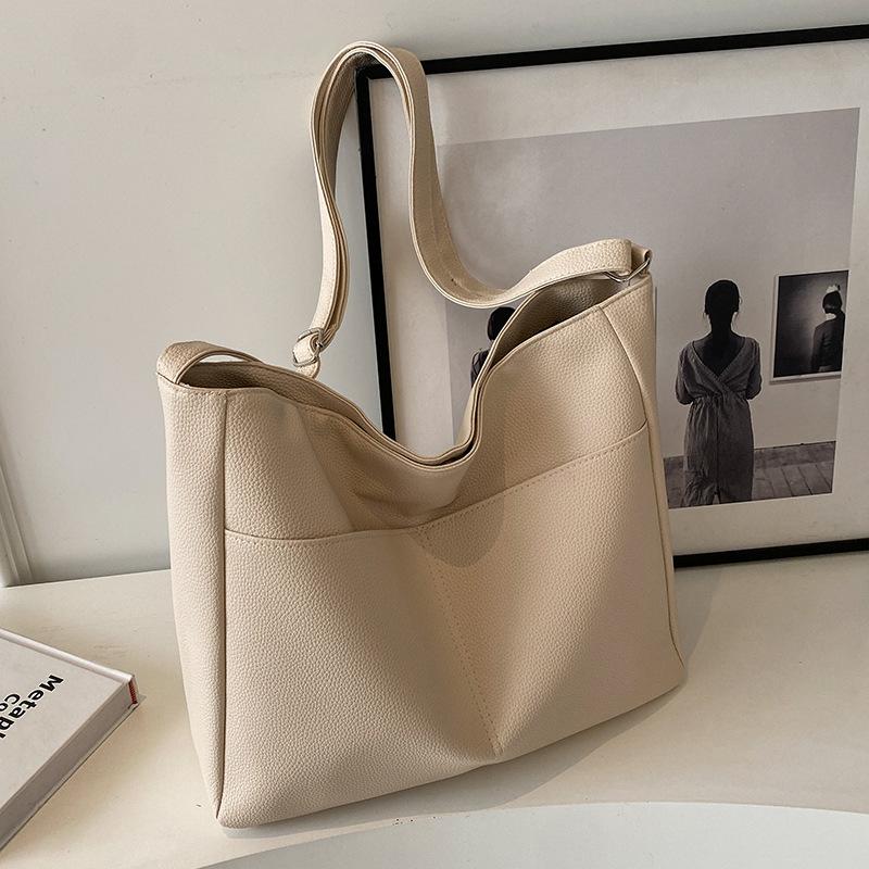 High End Niche Design Shoulder Bag for Women's New Commuter Tote Bag Fashionable and Versatile College Student Class Bag