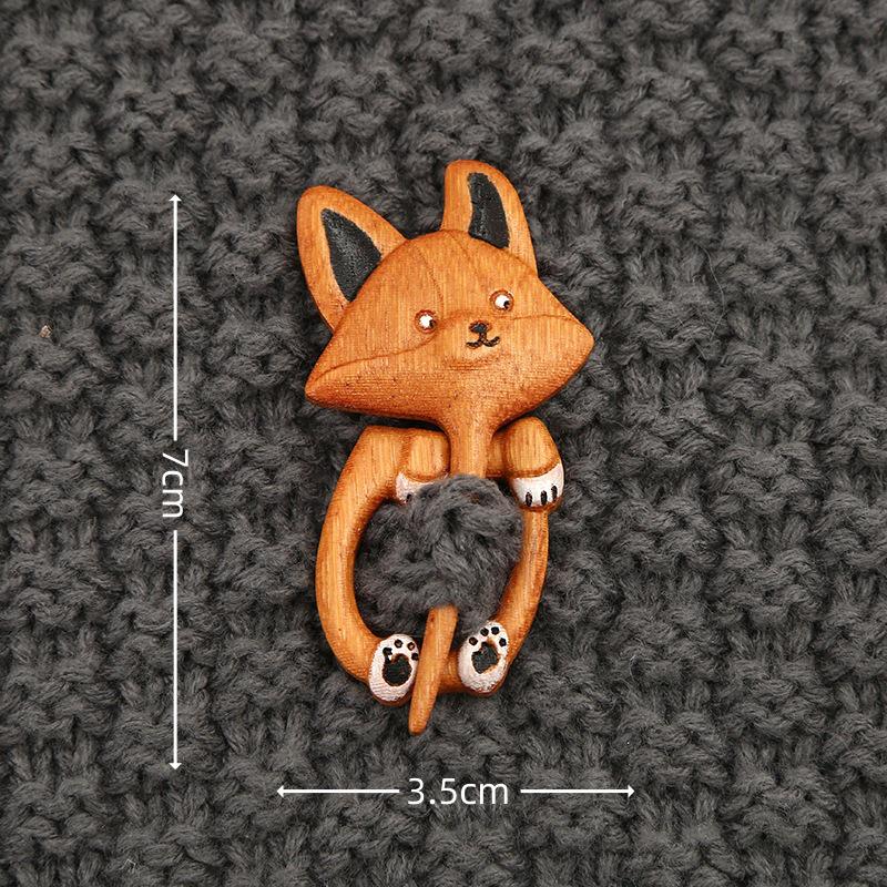 Charming Wooden Animal Brooch for Sweater  Scarf - Cute Autumn/Winter Accessory